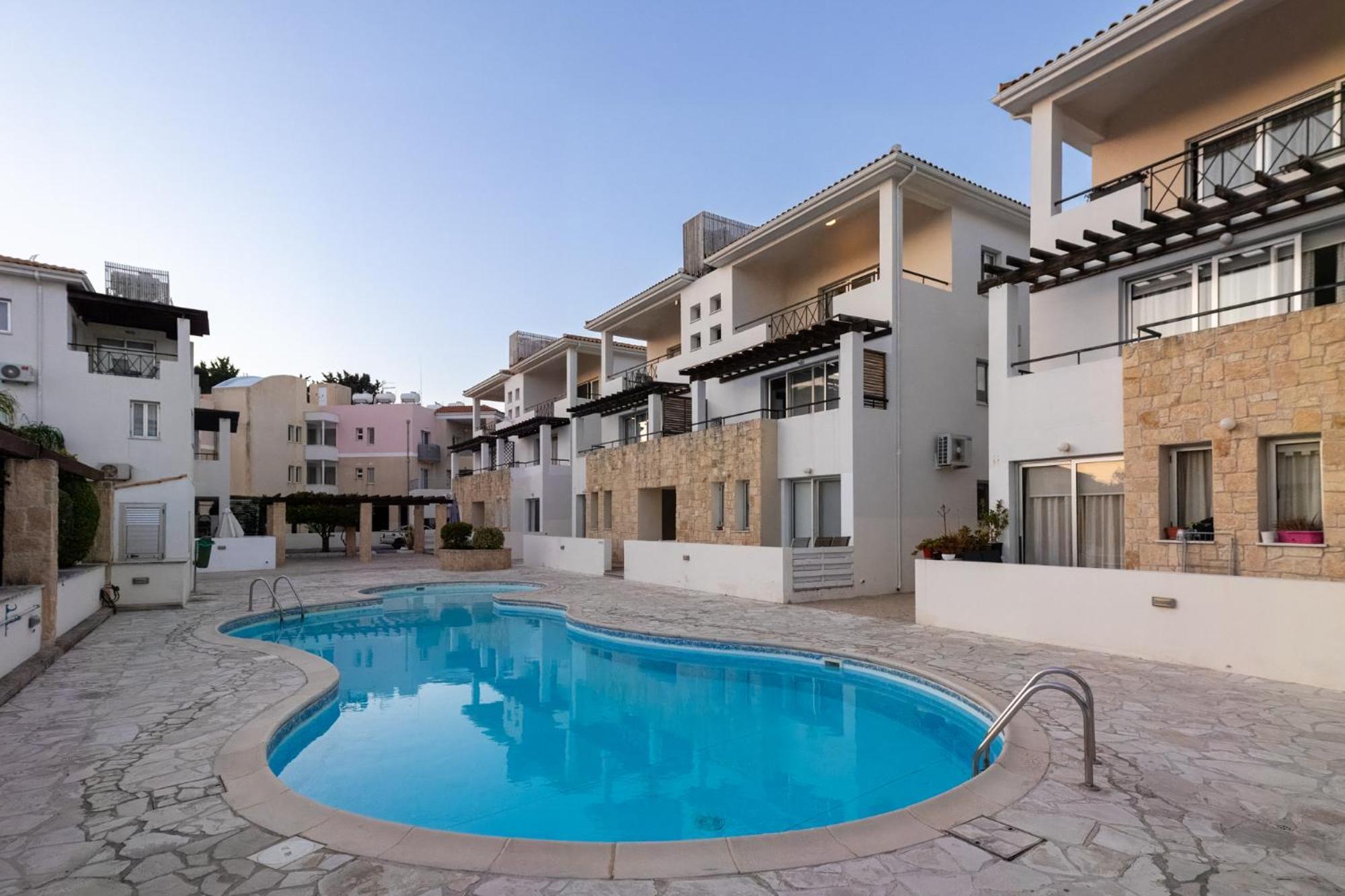 Nefeli Blue-Horizon 2B, Pool, Suites, Big Balconies Paphos Exteriör bild