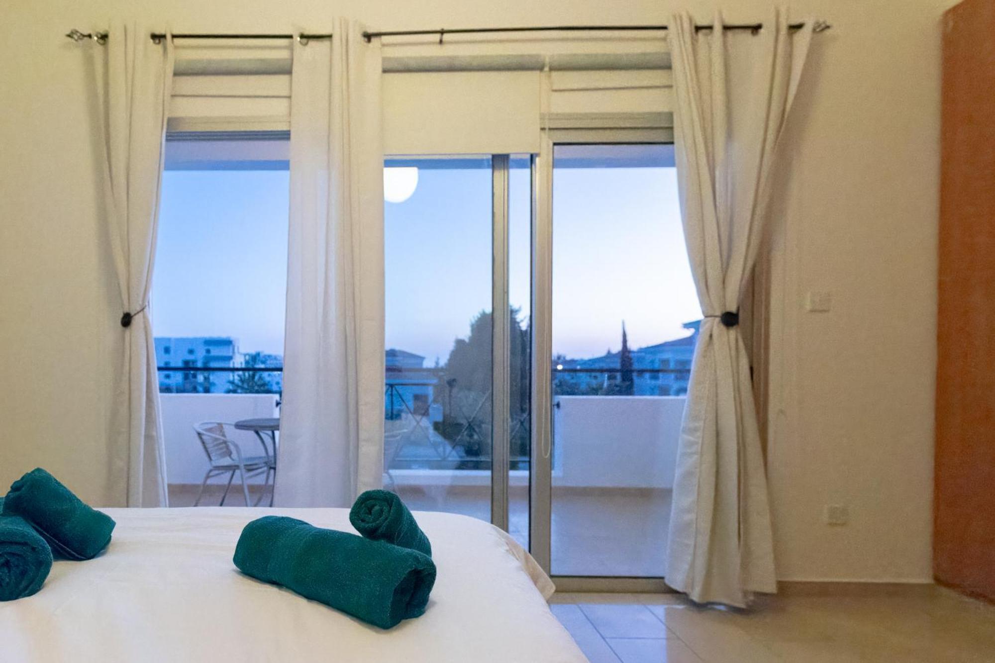 Nefeli Blue-Horizon 2B, Pool, Suites, Big Balconies Paphos Exteriör bild